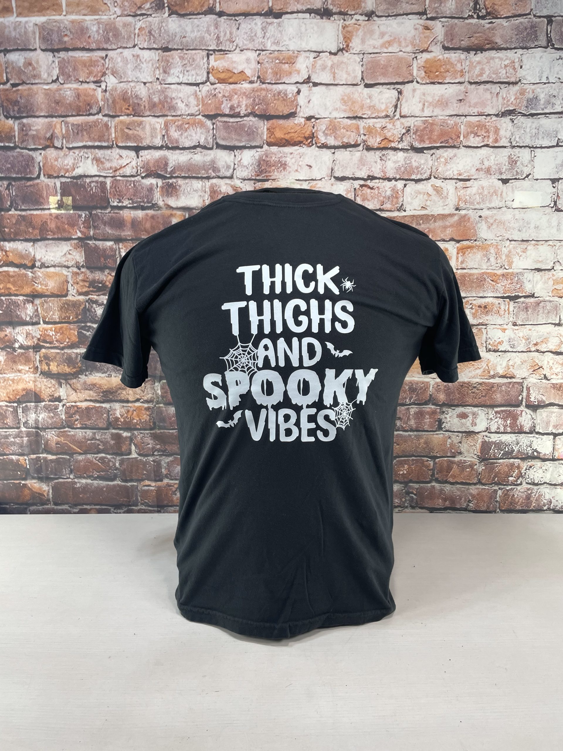 Thick Thighs Spooky Vibes - T-shirt - Black